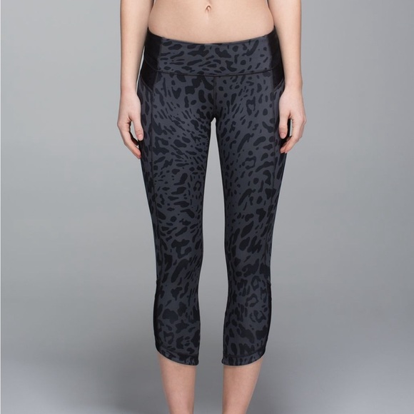 Lululemon Just Breathe Crop  Animal Swirl Deep Coal Light Black Capri Legging - Picture 1 of 14